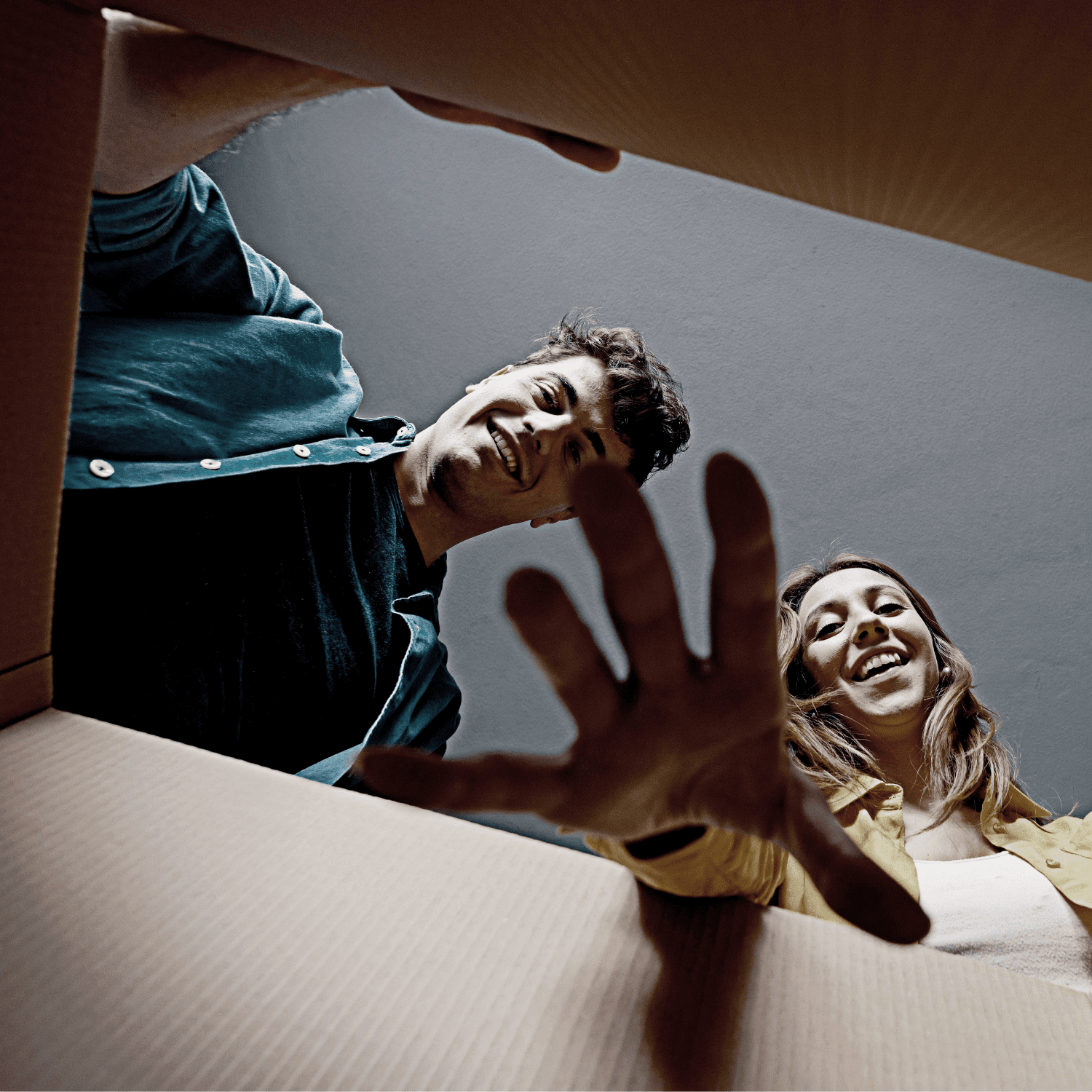 Consumer unboxing a parcel - the instant commerce index